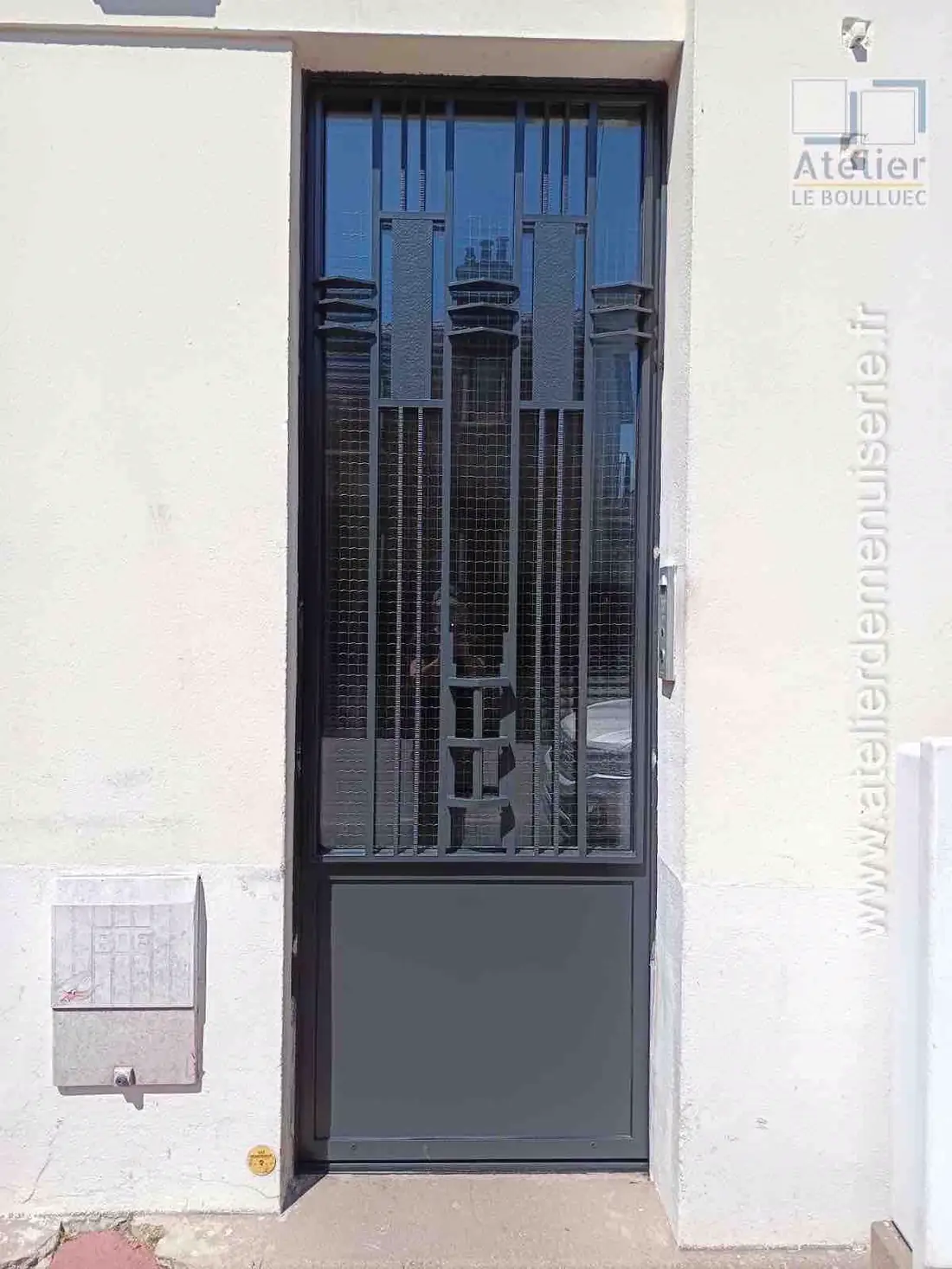 Porte sur rue, 44 rue Fleury, Paris 18e — après travaux
