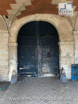 PORTE COCHERE 4 PLACE DES VOSGES Coté Place PARIS 4 